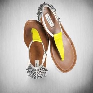 Simply Vera Vera Wang Studded size 8 sandals NWOT